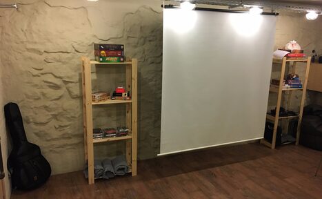 Арендовать антикафе Эксперт Мини-лофт с большим экраном