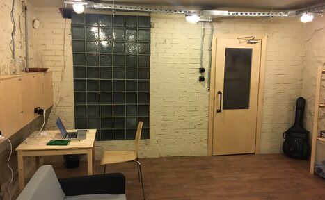 Арендовать антикафе Эксперт Мини-лофт с большим экраном