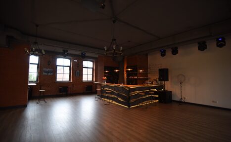 Арендовать Просторный лофт на Курской