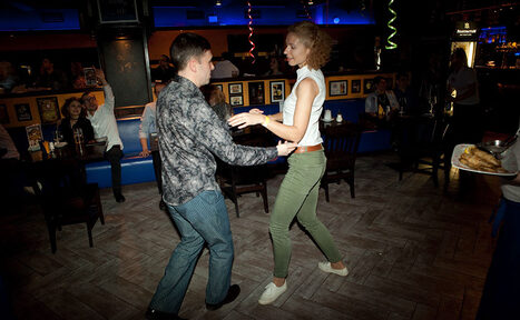 Арендовать Зал со сценой и танцполом