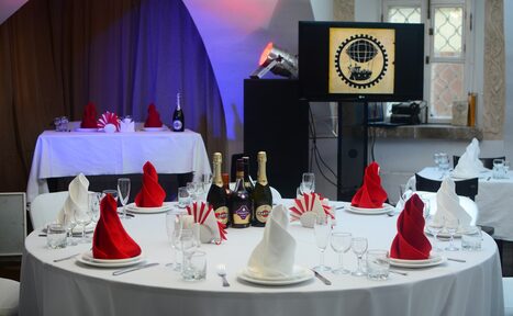 Арендовать Банкетный зал со сценой на Марксистской