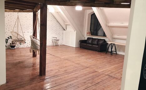 Арендовать Woodland Loft. Двухуровневый лофт 