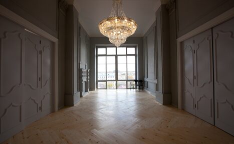 Арендовать Naked studio. Дворцовый лофт для тренингов и фотосессий