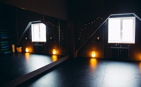 Арендовать Дом НитьЮ Арт-зал с зеркалами 