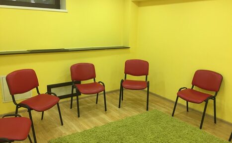 Арендовать Зал для тренингов и психологических групп 17 кв.м.