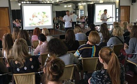 Арендовать Gold&Dance Зал-лофт для конференций и тренингов 