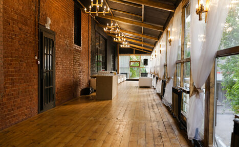 Арендовать Gold&Dance Лофт-пространство со стеклянными стенами