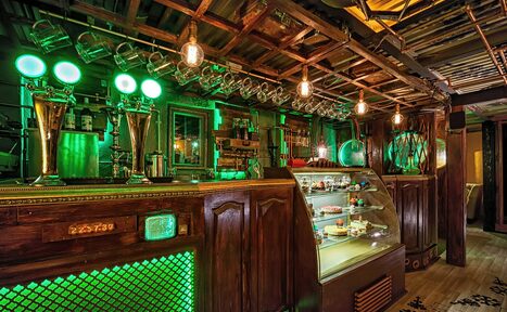 Арендовать Tesla Lounge Двухэтажный бар под закрытие