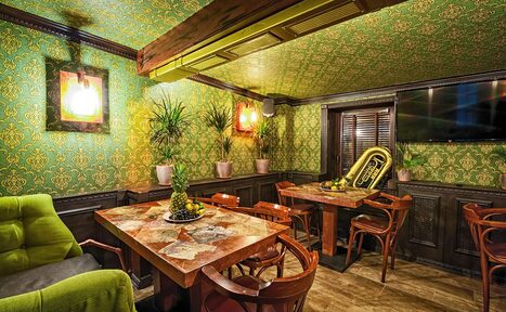 Арендовать Tesla Lounge Двухэтажный бар под закрытие