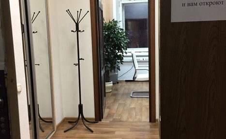 Арендовать Переговорная комната с кожаными креслами