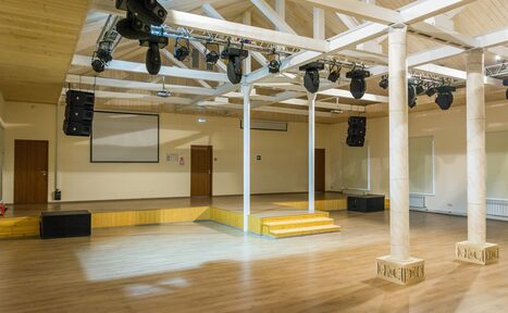 Арендовать Светлое арт-пространство с колоннами