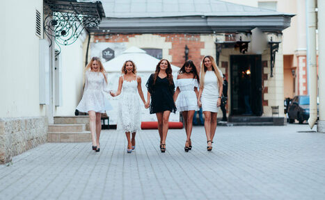 Арендовать Vinity. Лофт-гостиная в центре Петербурга