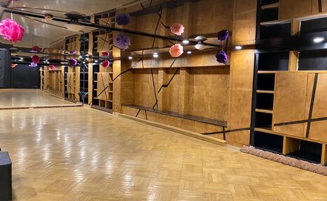 Арендовать Стильный зал для занятий и праздничных мероприятий