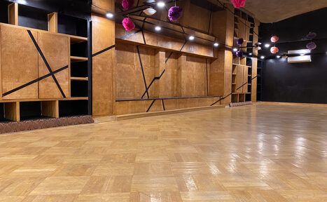Арендовать Стильный зал для занятий и праздничных мероприятий