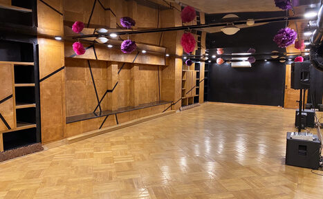 Арендовать Стильный зал для занятий и праздничных мероприятий