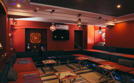 Арендовать Теплый, уютный зал в центре Москвы на исторической улице