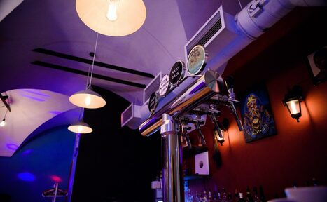 Арендовать Атмосферный бар в центре города