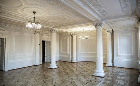 Арендовать Светлый лофт с колоннами