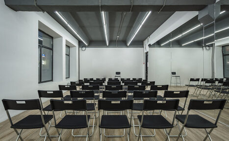 Арендовать Gold&Dance Светлый зал с большим экраном