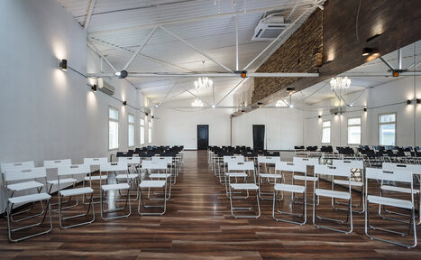 Арендовать Gold&Dance Светлый зал на мансардном этаже