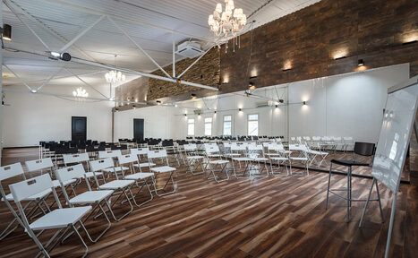 Арендовать Gold&Dance Светлый зал на мансардном этаже