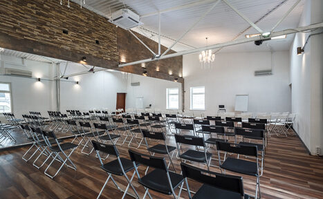 Арендовать Gold&Dance Светлый зал на мансардном этаже