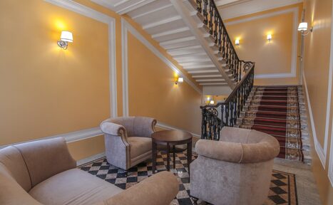 Арендовать Onyx. Переговорная с круглым столом