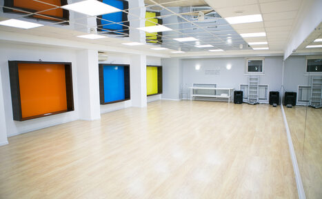 Арендовать ONLY studio - творческий коворкинг