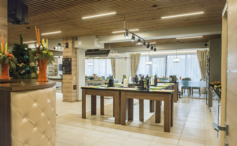 Арендовать Светлый лофт с оборудованной кухней