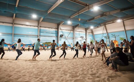 Арендовать ВЦПС Песок Крытый пляжный центр