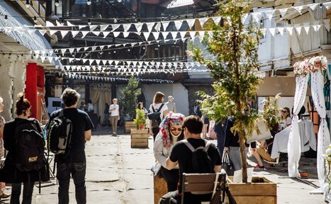 Арендовать VERNISSAGE Уличная зона для масштабных событий