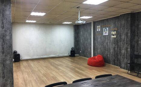 Арендовать Кино Лофт. Лофт с большим экраном