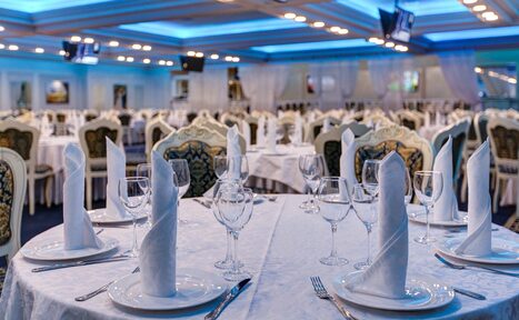 Арендовать Ресторан Asaki. Светлый банкетный зал