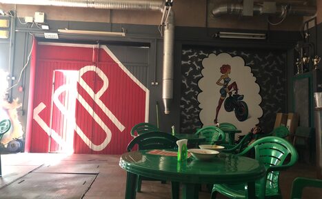 Арендовать Лофт-бар для отдыха с друзьями