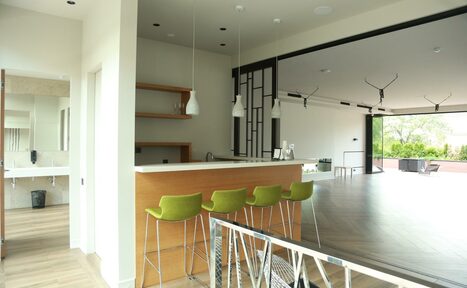 Арендовать Школа танцев ШТЕП Просторный зал для тренировок