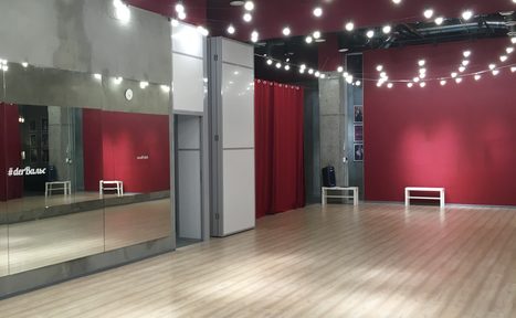 Арендовать Der Вальс. Школа танцев (Дер Вальс). Танцевальный зал с подвижной перегородкой