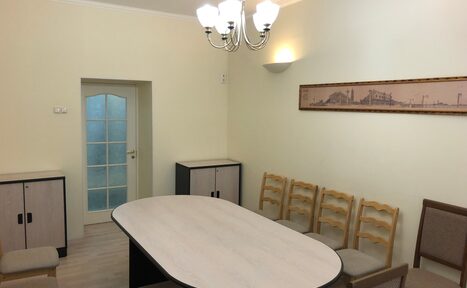 Арендовать Переговорная комната с окном