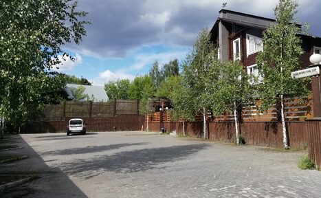 Арендовать Клубный деревянный дом