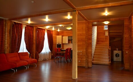 Арендовать Клубный деревянный дом