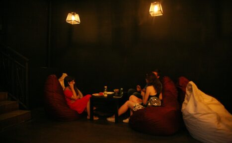 Арендовать DZHI lounge. Стильный черный лофт