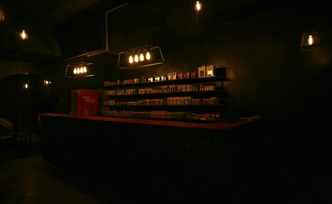 Арендовать DZHI lounge. Стильный черный лофт