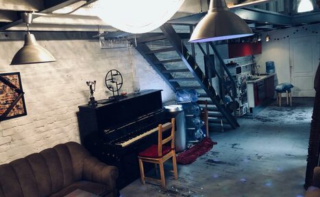 Арендовать Двухуровневый арт-лофт с собственной парковкой