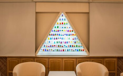 Арендовать Центр психологии цвета "Аура-Сома-Рус". Зал с креслами