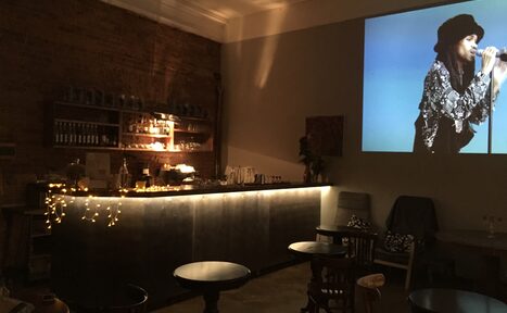 Арендовать Современное кафе – бывшая княжеская спальня