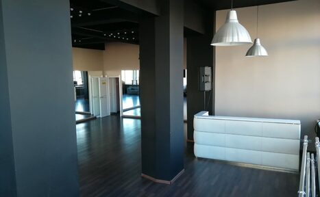 Арендовать DF Club Зеркальный зал с барной стойкой