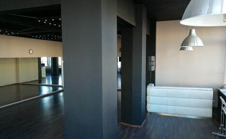 Арендовать DF Club Зеркальный зал с барной стойкой