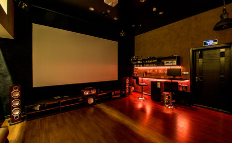 Арендовать Караоке-лофт со светомузыкой