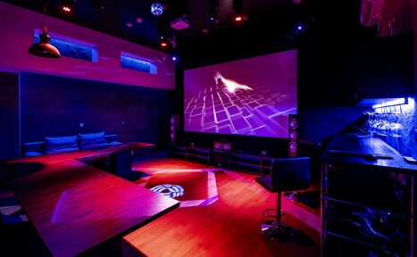 Арендовать Караоке-лофт со светомузыкой