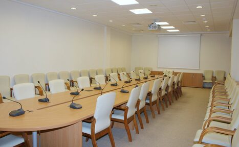 Арендовать Find Hall Конференц-зал с овальным столом в Дубне