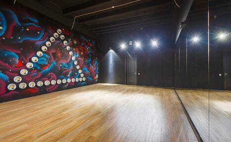 Арендовать Gold&Dance Атмосферный зал мероприятий